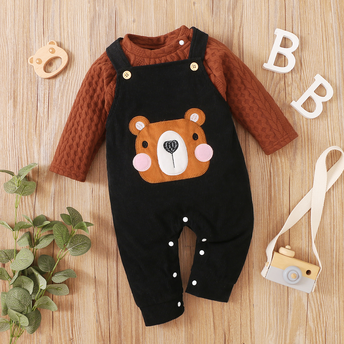 

2pcs Baby Boy/Girl Imitation Knitting Long-sleeve Top and Cartoon Bear Design Corduroy Overalls Set