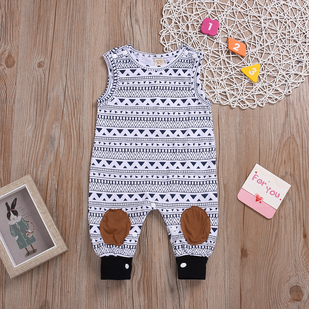 

Baby Irregular Pattern Applique Brown Cloth Jumpsuit