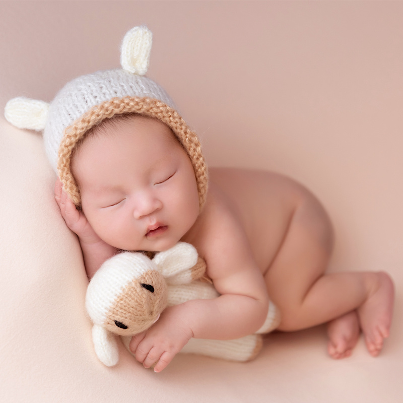 

Newborn Baby Photography Prop Hat and Doll Set