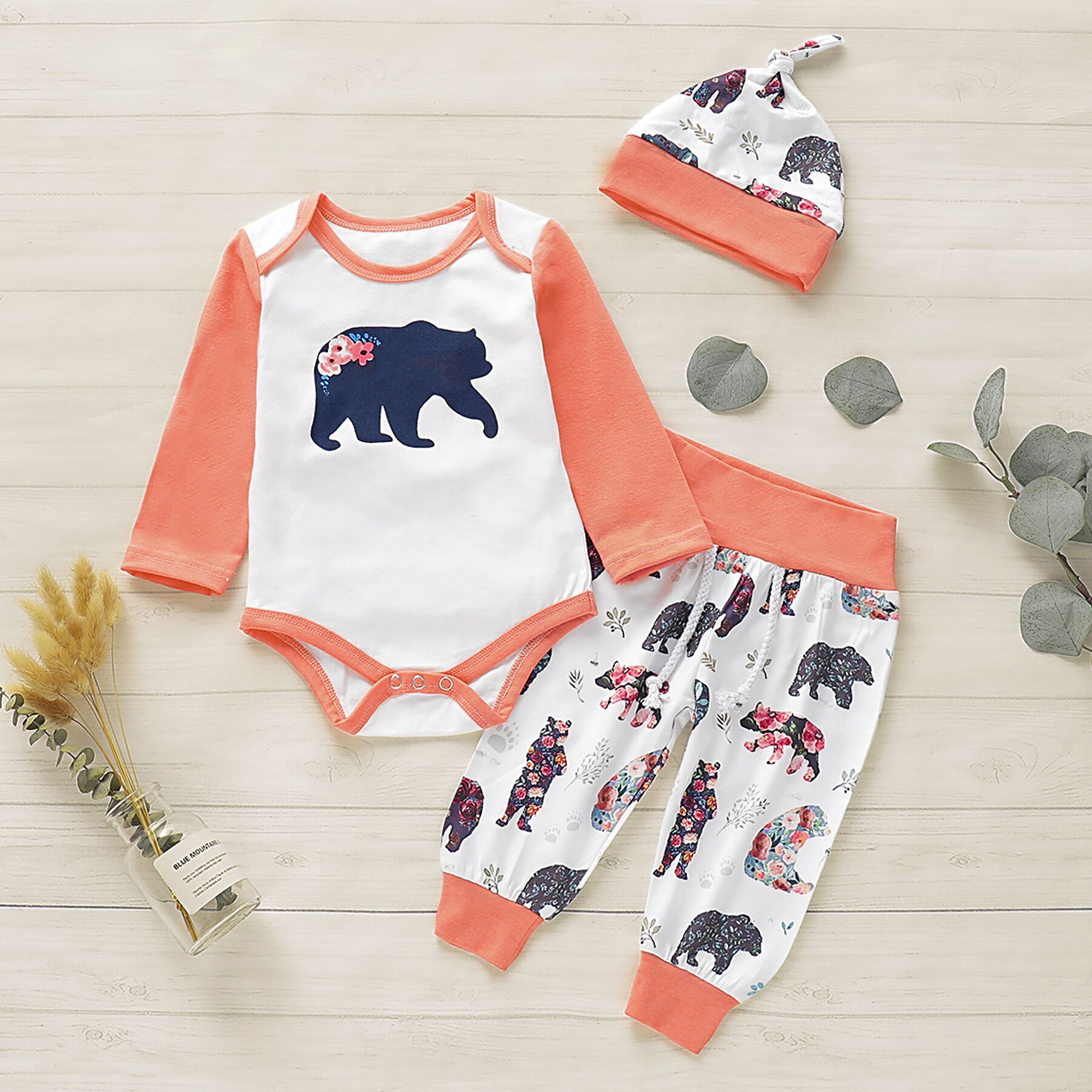 

3-piece Baby Bear Print Long-sleeve Bodysuit and Pants with Hat Set