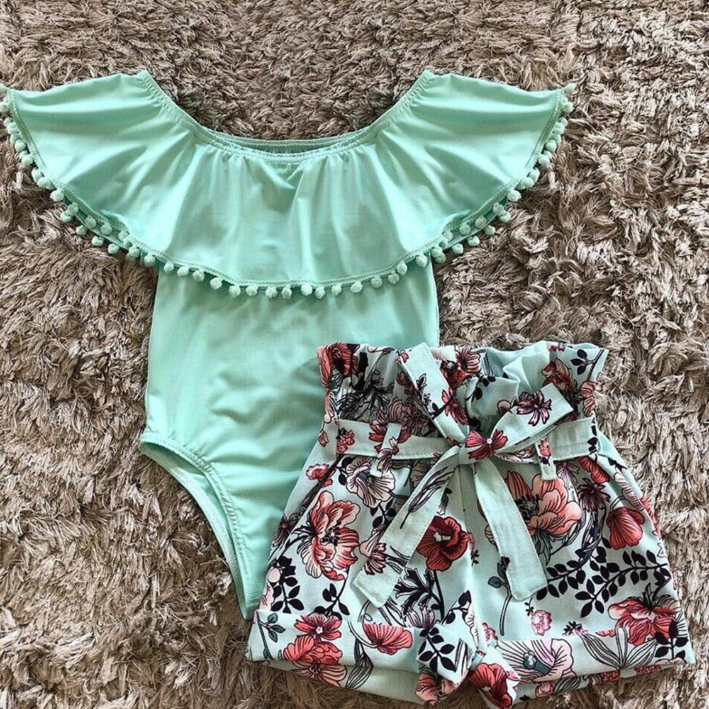 

Off Shoulder Top and Floral Print Shorts Set