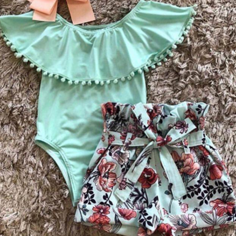 

Off Shoulder Top and Floral Print Shorts Set