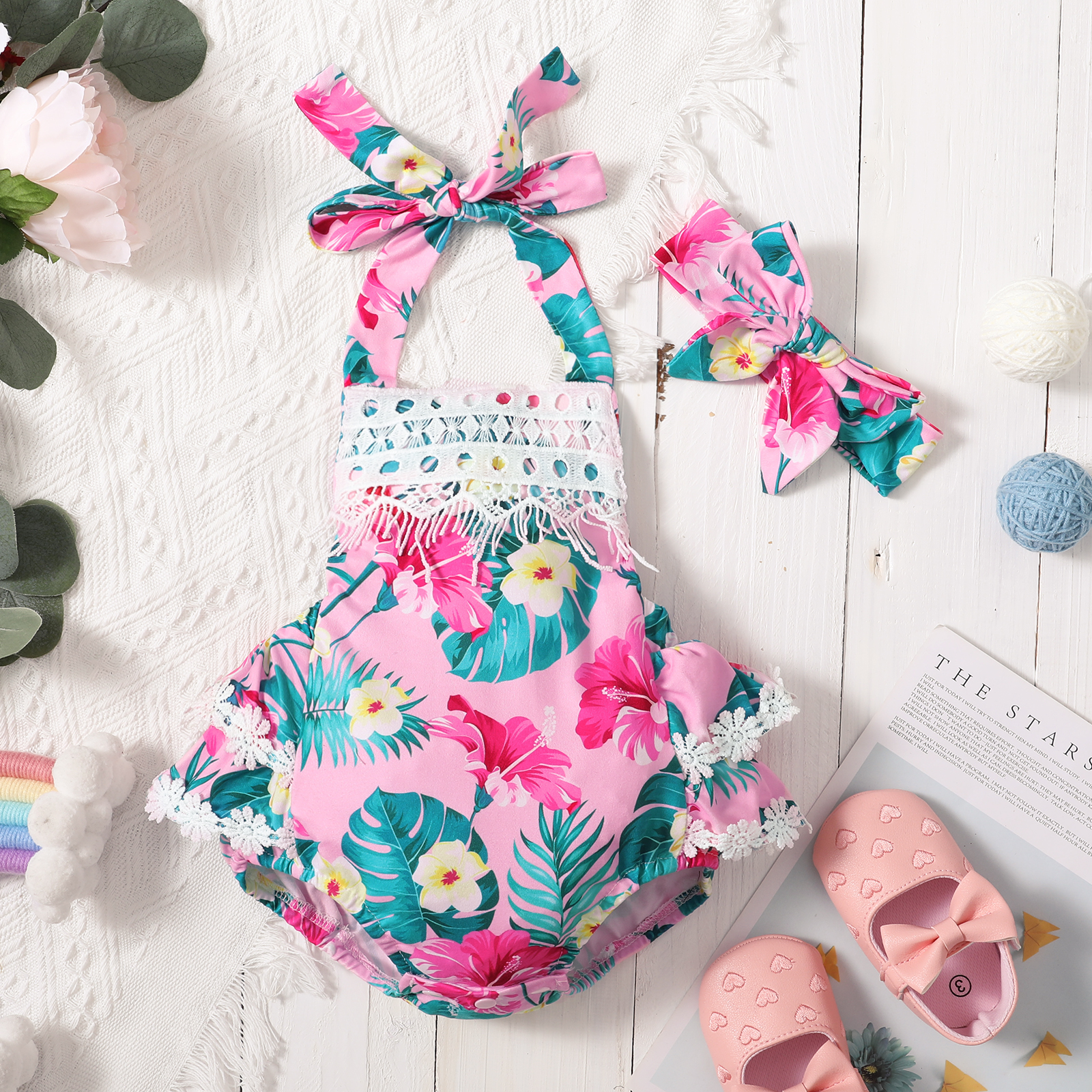 

2pcs Floral Print Lacework Sleeveless Pink Baby Romper Set