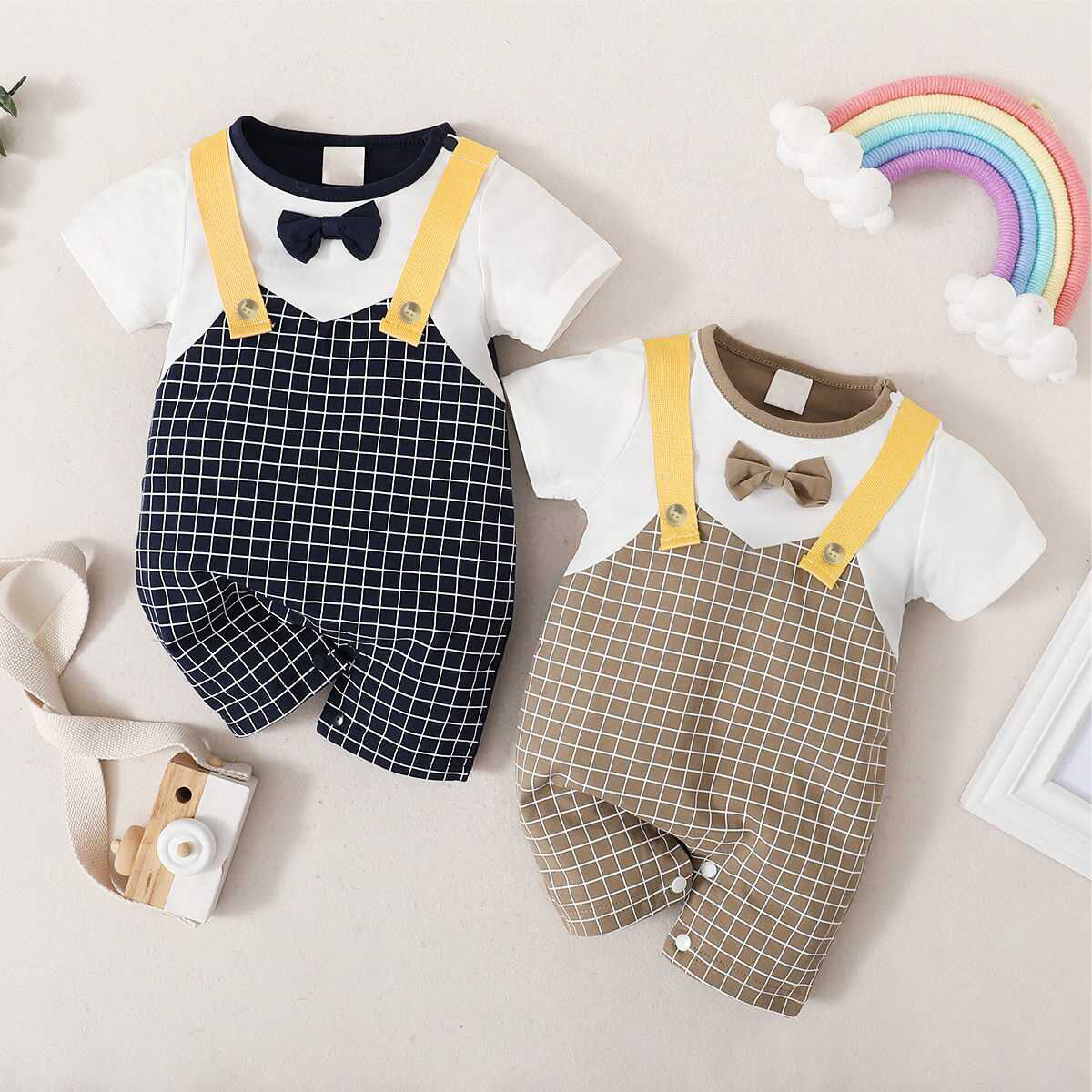 

Plaid Print Bow Tie Decor Short-sleeve Baby Romper