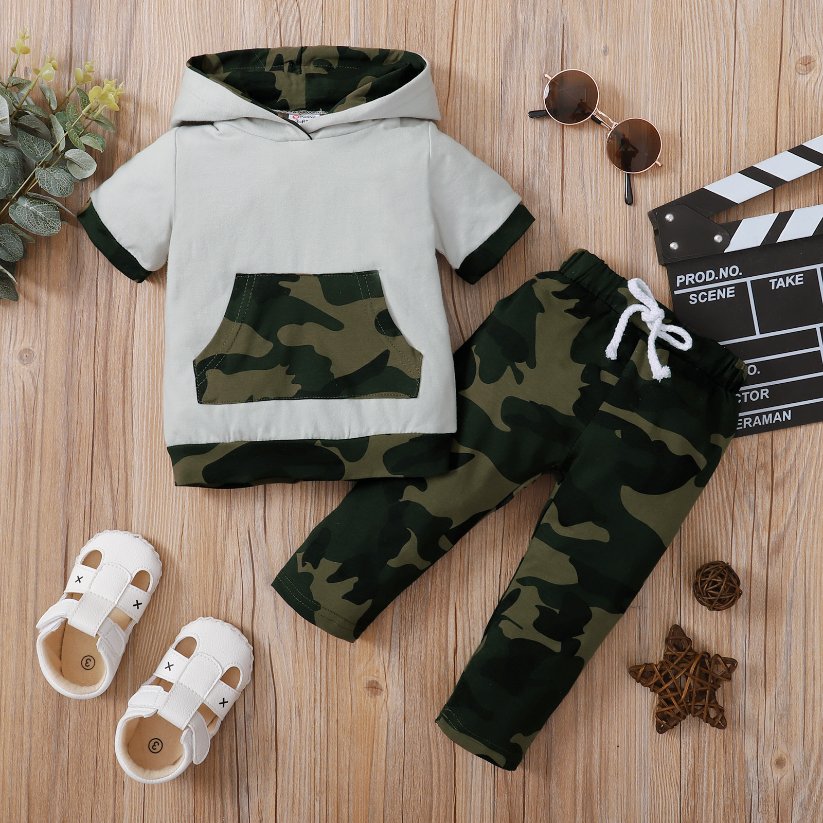 

2pcs Camouflage Print Hooded Short-sleeve Baby Set