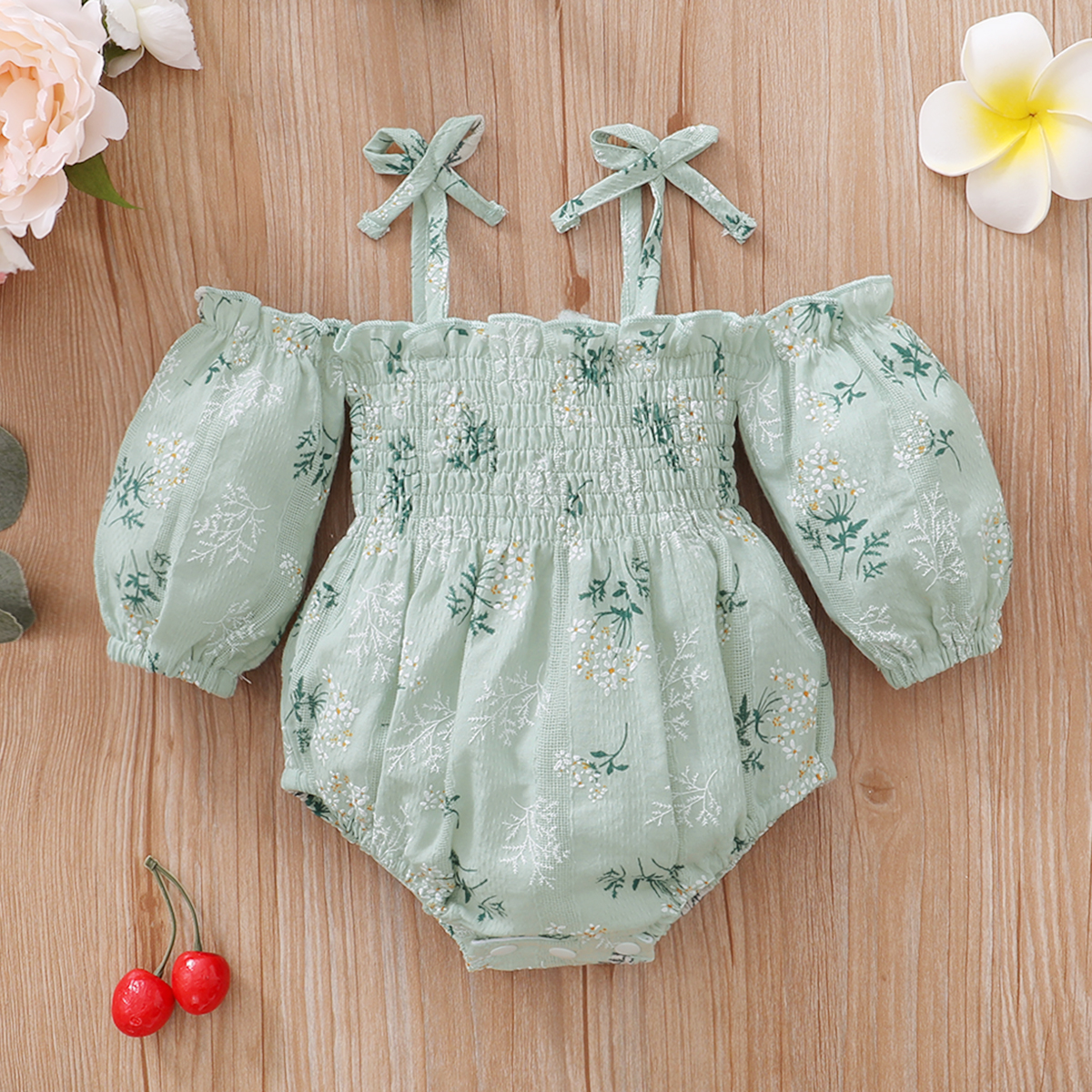 

Shirred Floral Print Off Shoulder Puff-sleeve Baby Romper