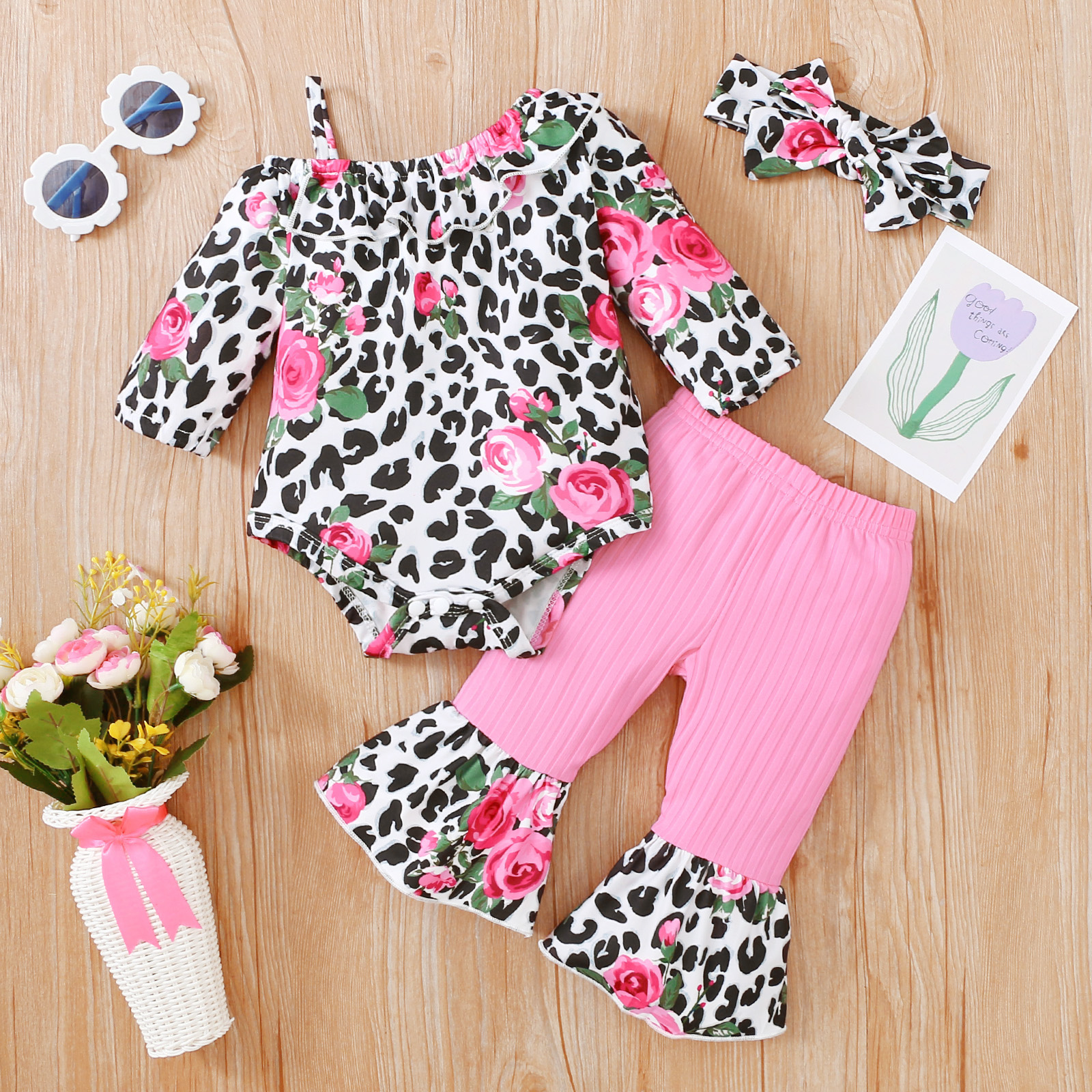 

3pcs Baby Girl Pink Floral Print Leopard One Shoulder Long-sleeve Romper with Ribbed Flared Pants and Headband Set