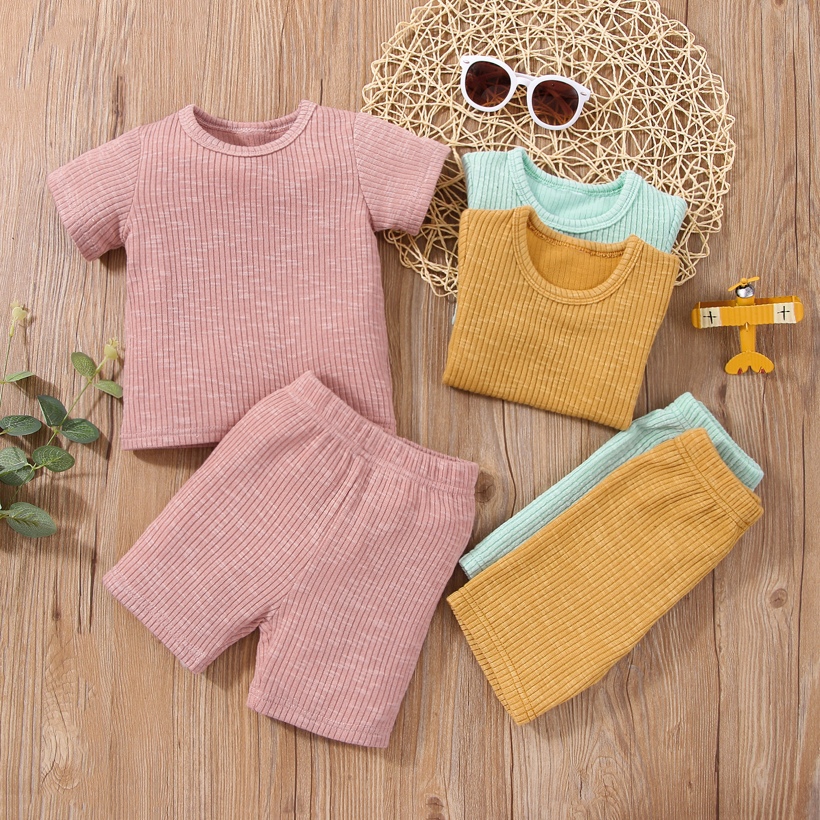 

2pcs Baby Girl Solid Ribbed Short-sleeve Tee and Shorts Set