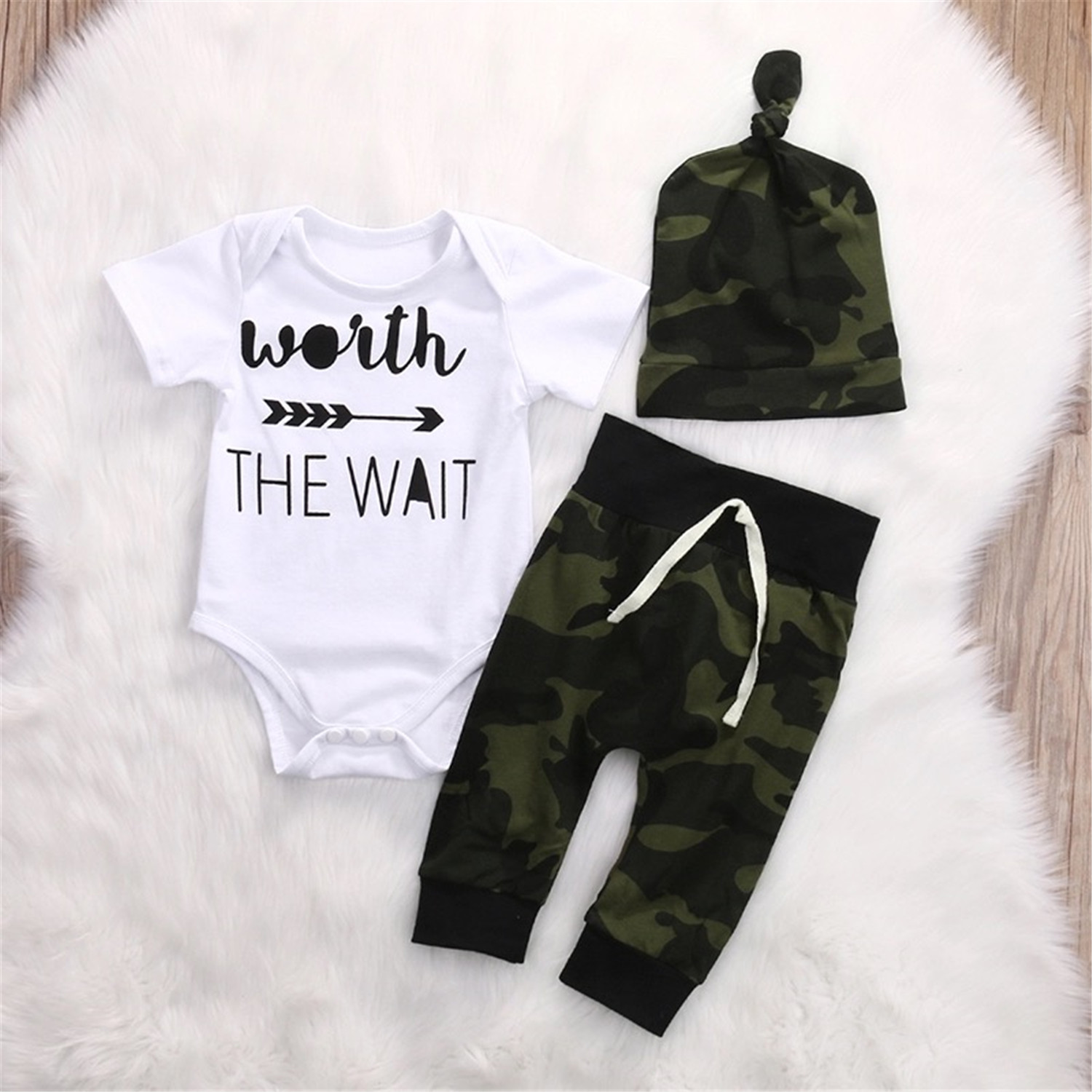

Letter Print Bodysuit and Camouflage Pants Hat Set