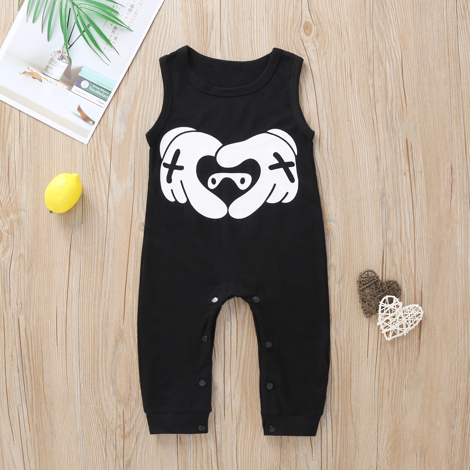 

Baby Lovely Hand Wrap Heart Eyes Jumpsuit