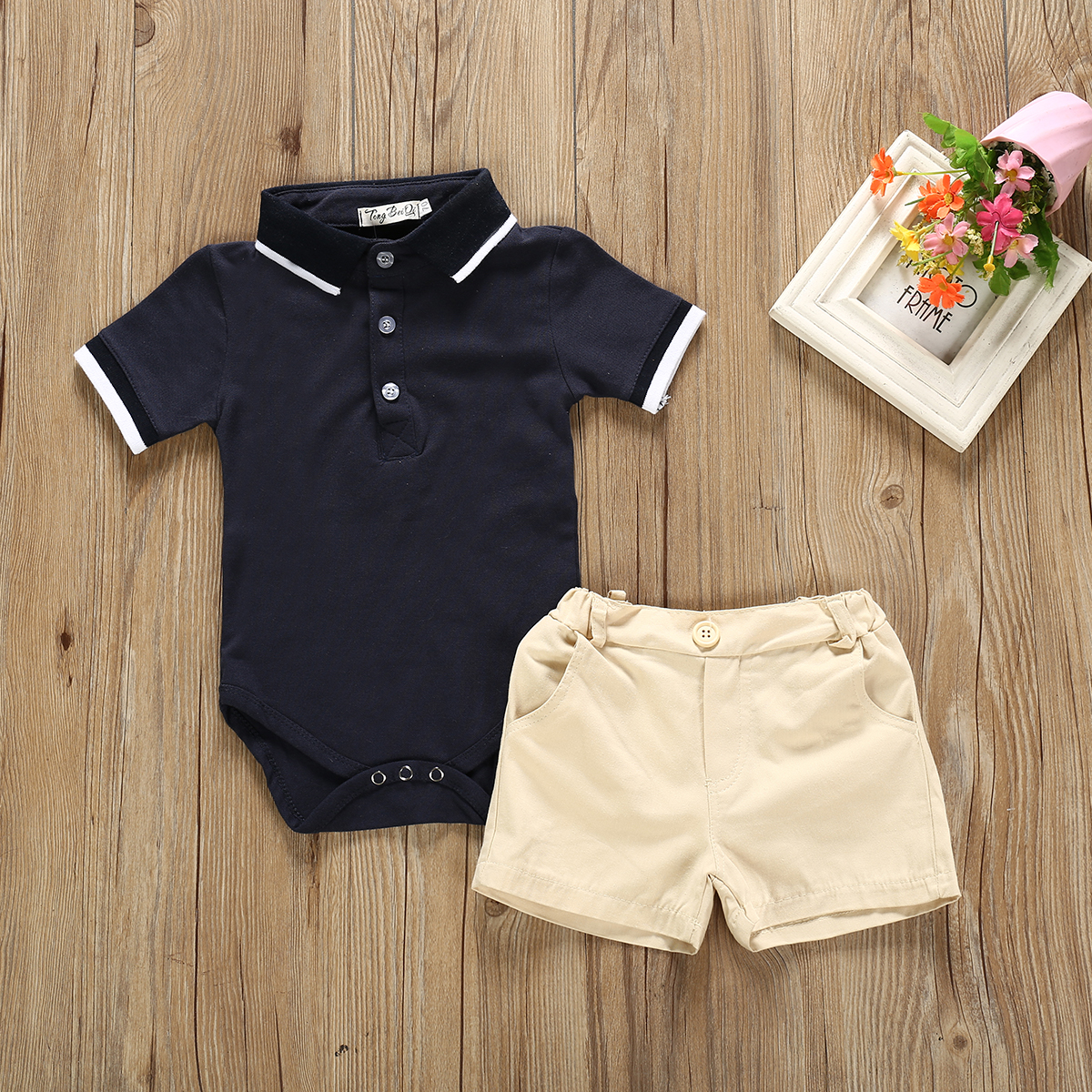 

Baby Boy Gentleman Lapel Collar Bodysuit and Solid Shorts Set