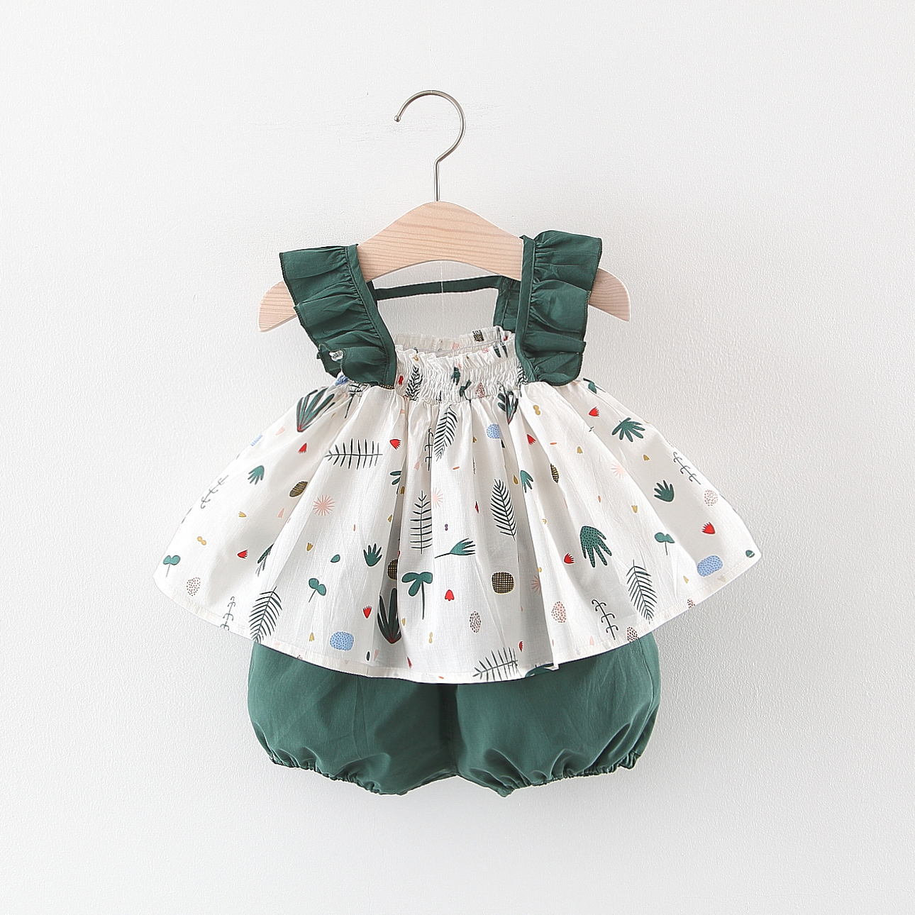 

Print Ruffle-sleeve Top and Shorts Set