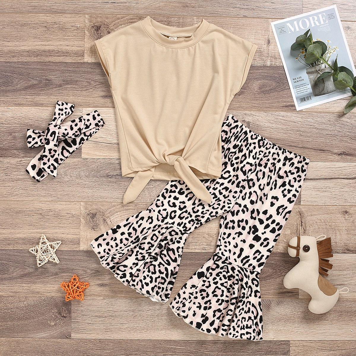 

2-piece Toddler Girl Solid Tee and Leopard Pants Set
