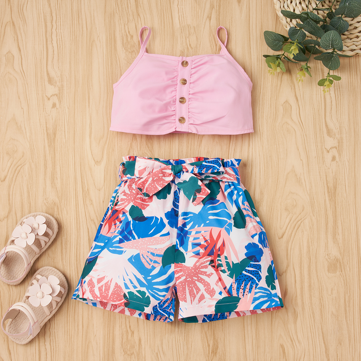 

Baby Girl Sweet Solid Top and Allover Shorts Set