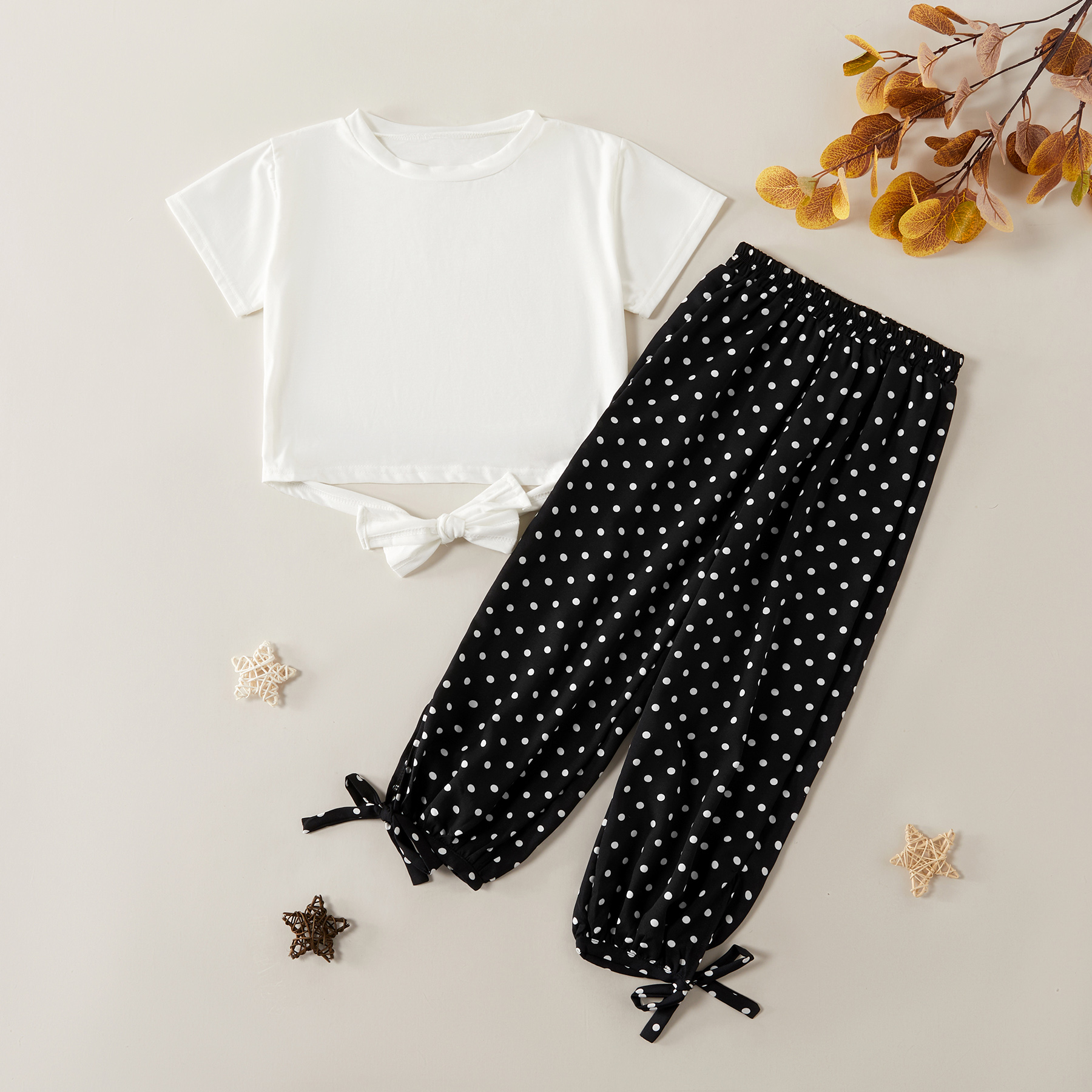 

Stylish Solid Tee and Polka Dots Print Pants Set