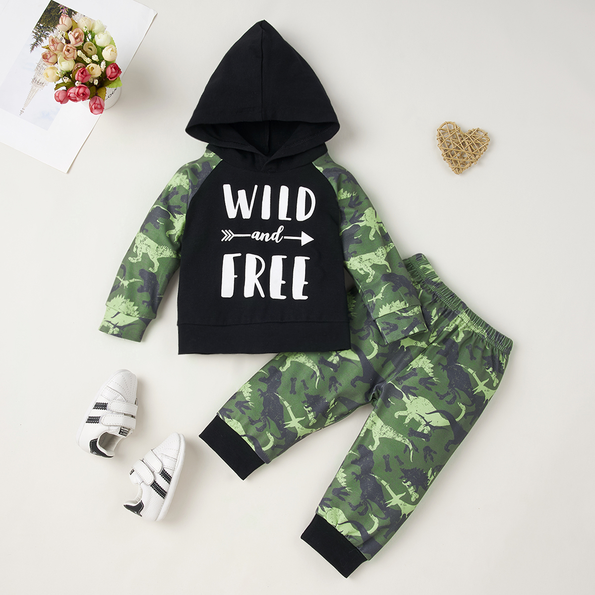 

2-piece Baby / Toddler Boy Letter Print Camouflage Hoodie and Colorblock Pants Set