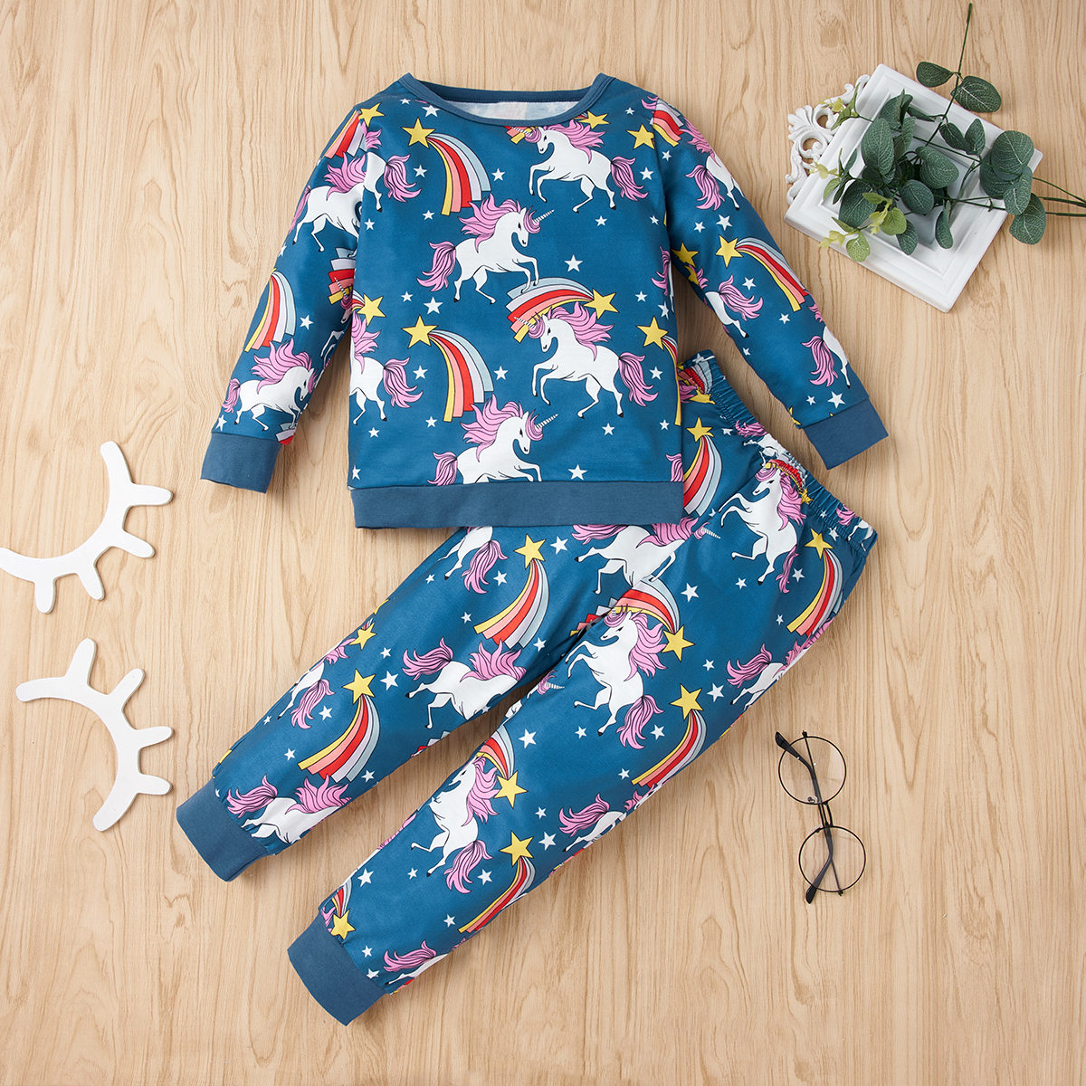 

2-piece Baby / Toddler Unicorn Print Long-sleeve Pullover and Pants Set