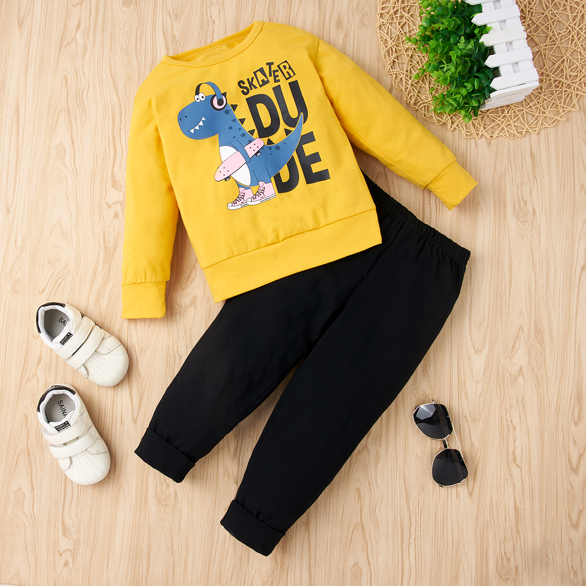 

2-piece Baby / Toddler Dinosaur Letter Print Long-sleeve Pullover and Pants Set