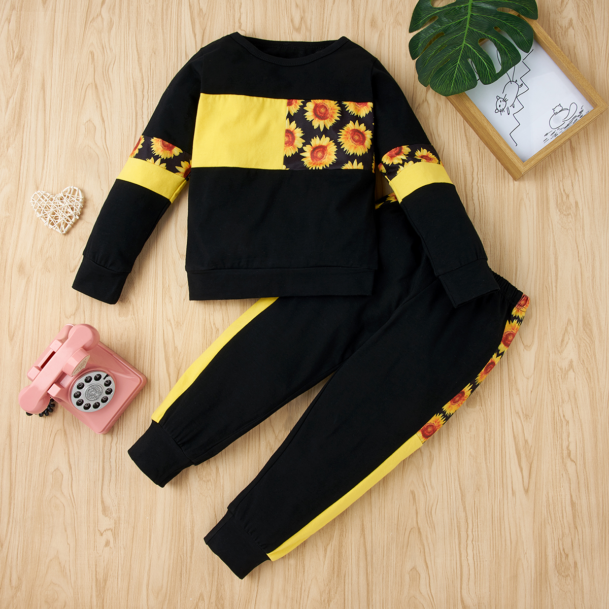 

2-piece Baby / Toddler Flower Splice Top and Pants Set