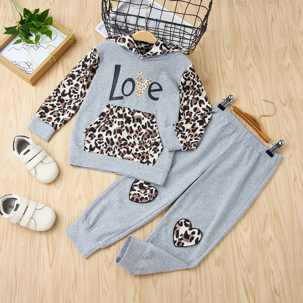 

2-piece Baby / Toddler Letter Leopard Hooded Pullover and Pants Set