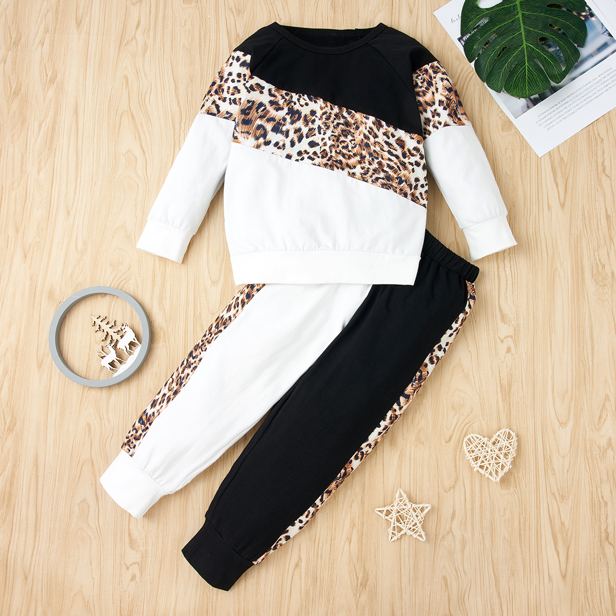 

2-piece Baby / Toddler Leopard Print Splice Pullover and Pants Set