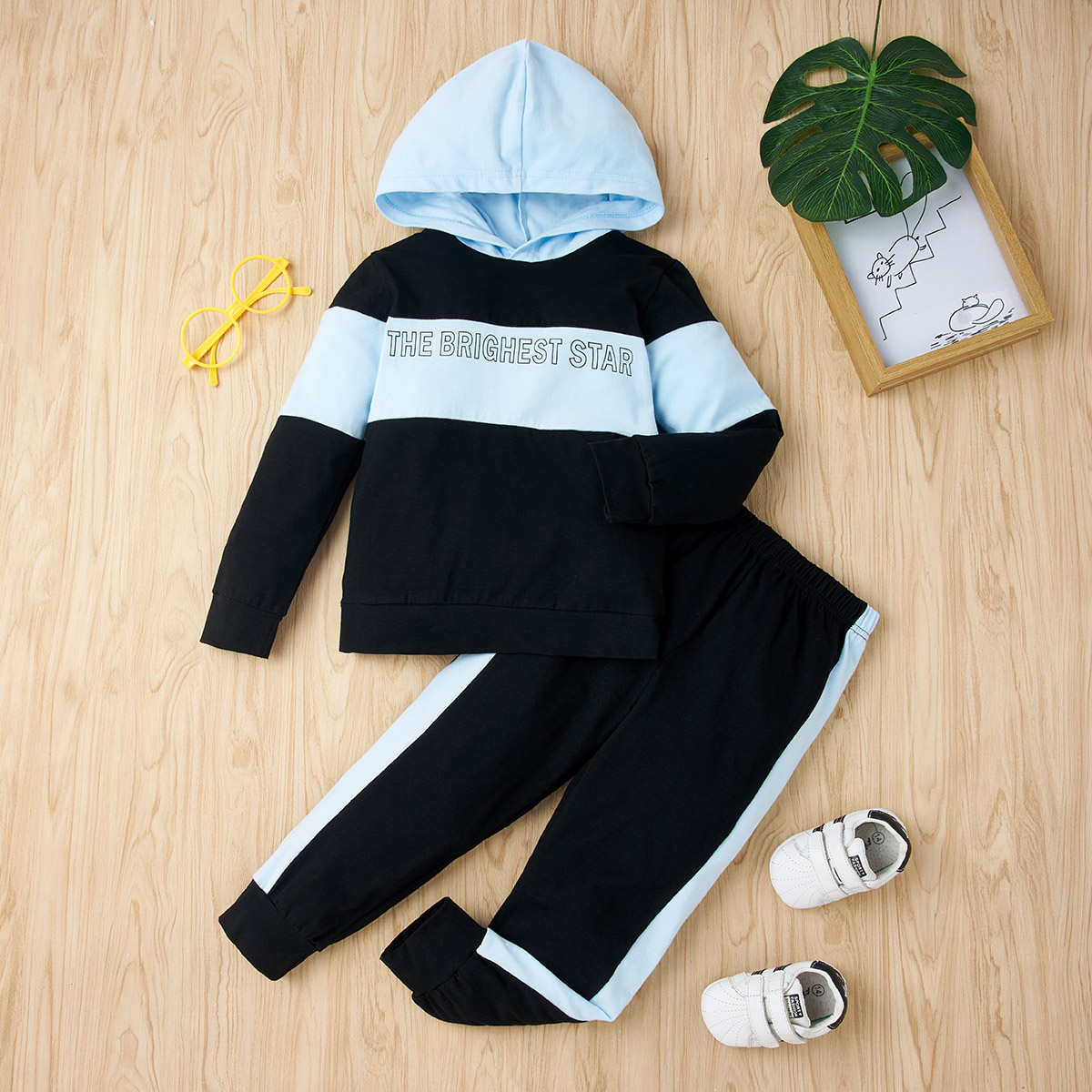 

2-piecen Baby / Toddler Letter Striped Hooded Pullover and Pants Set