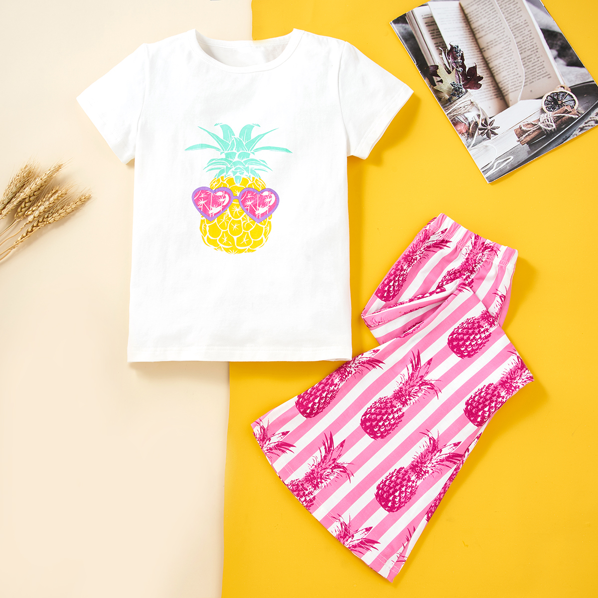 

Beautiful Kid Girl 2-Piece Short-sleeve Heart-shaped Pineapple Print Pants Suits