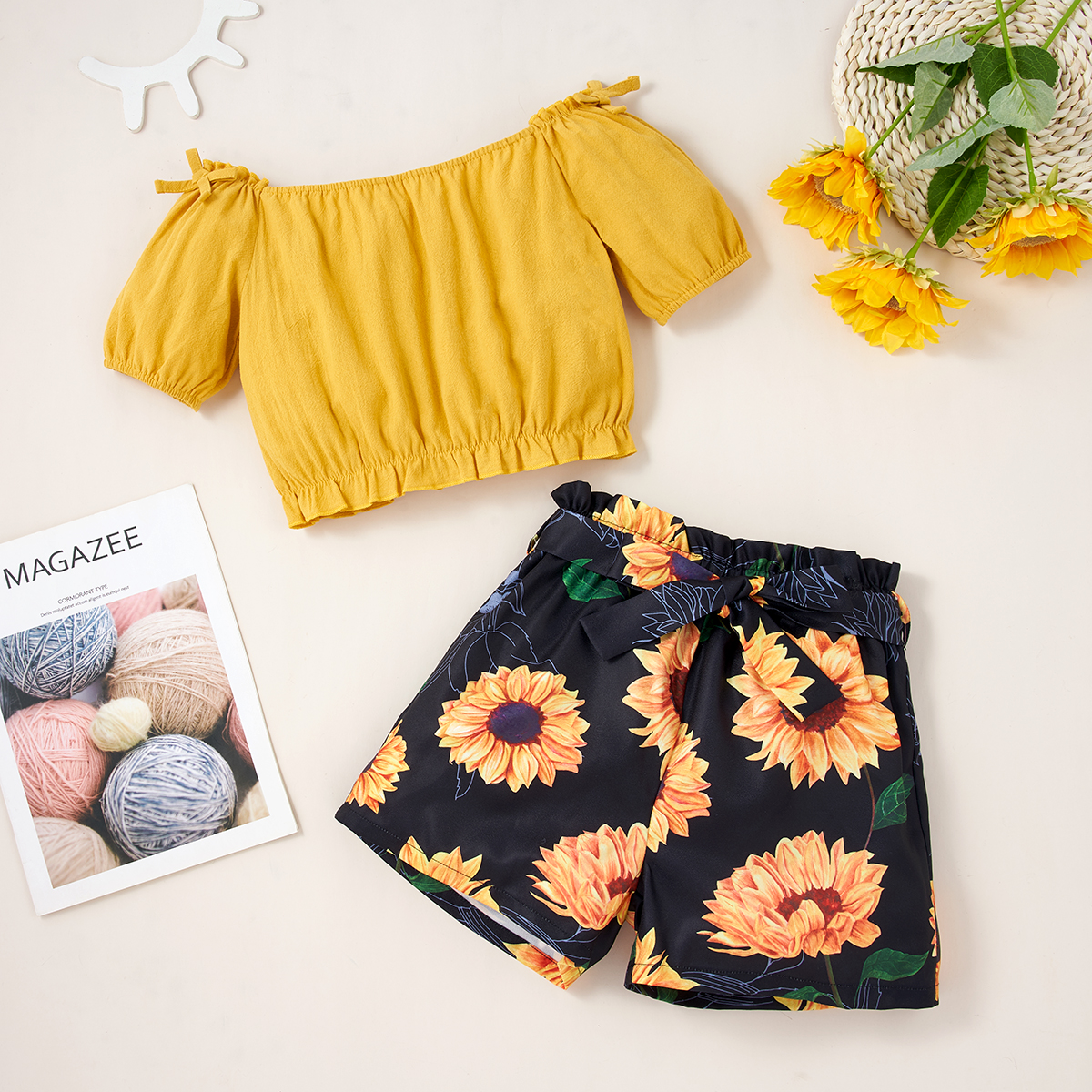 

Fashionable Kid Girl 2-piece Short-sleeve Sunflower Print Shorts Suits