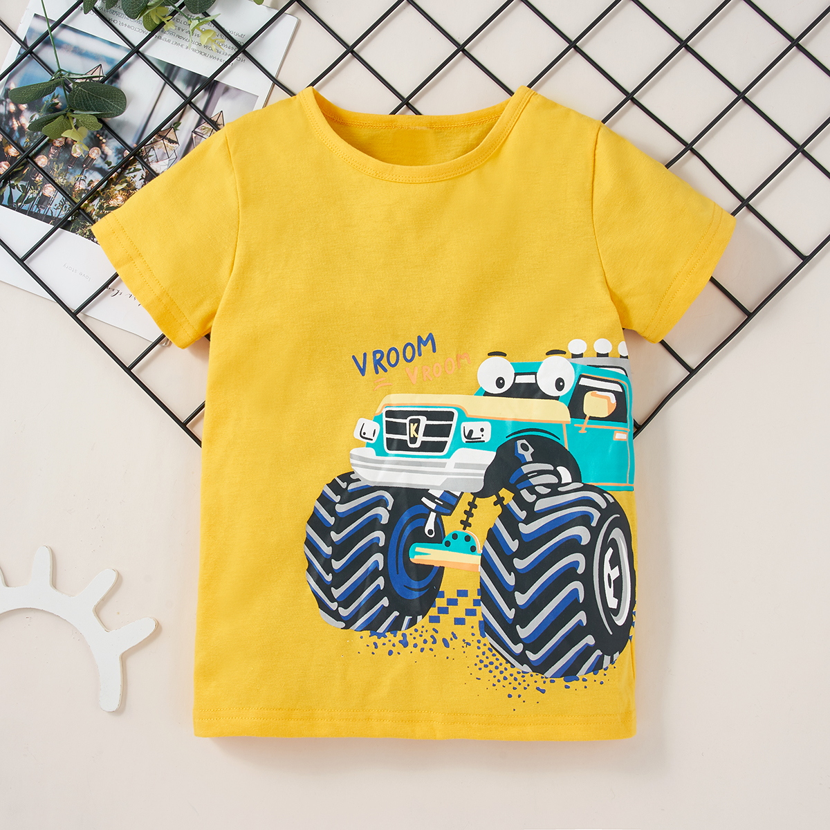 

Fashionable Kid Boy Colorblock Letter Vehicle T-shirt