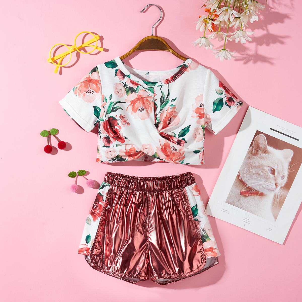 

Fashionable Kid Girl Floral Print Top Shiny Shorts 2-piece Casual Set