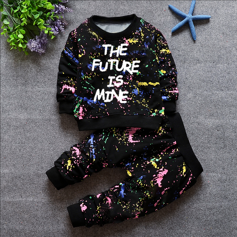 

2pcs Baby Boy Letter Print Graffitied Black Sweatshirt and Sweatpants Set