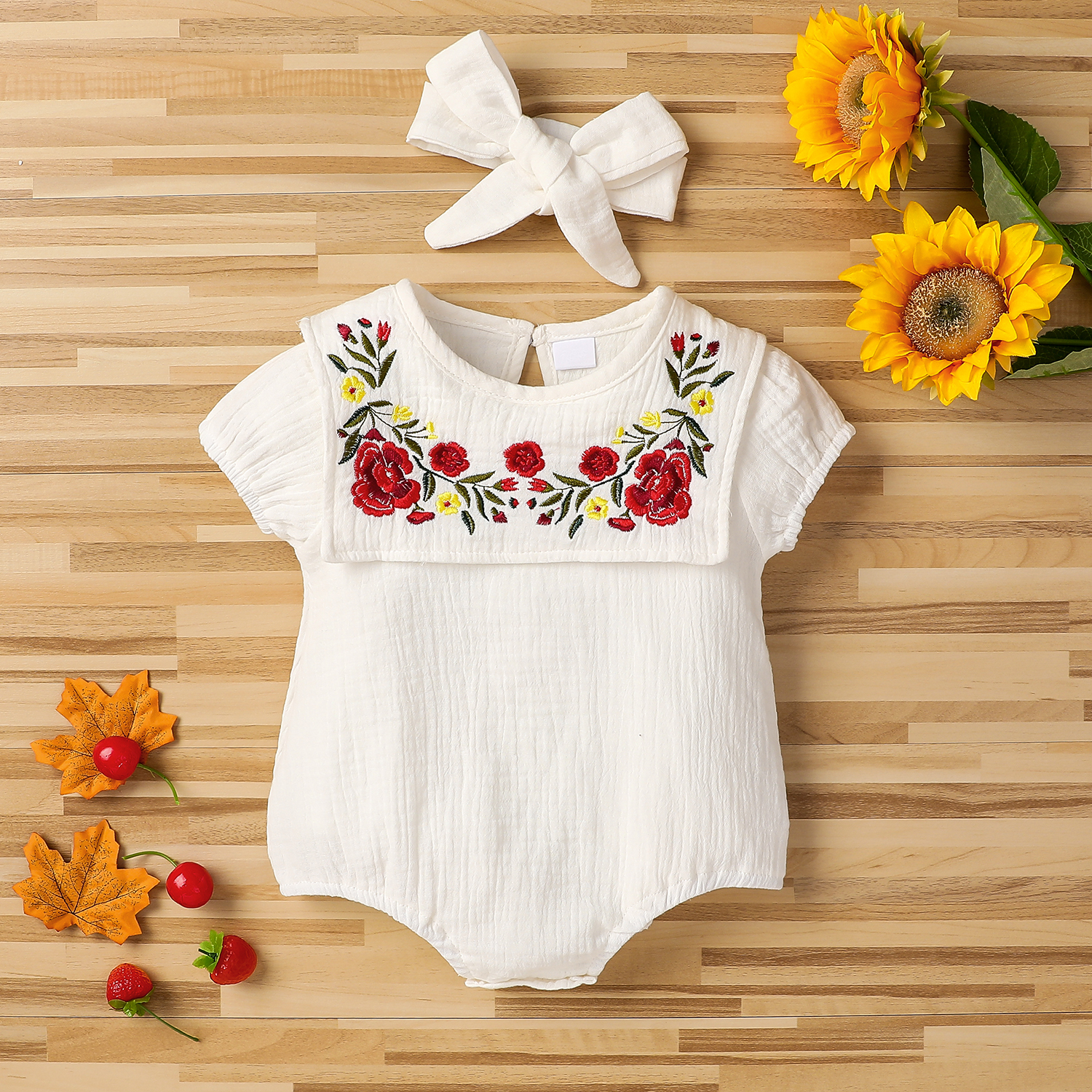 

2pcs Flower Embroidery Short-sleeve White Baby Set