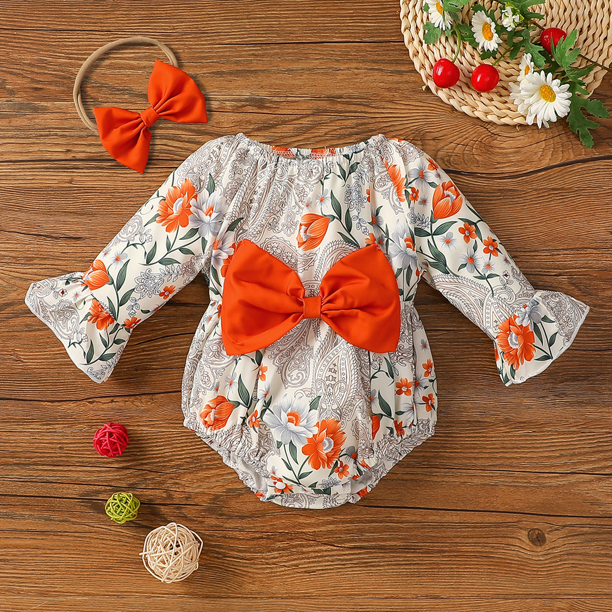 

2pcs Floral Allover Bow Decor Long-sleeve Orange Baby Set