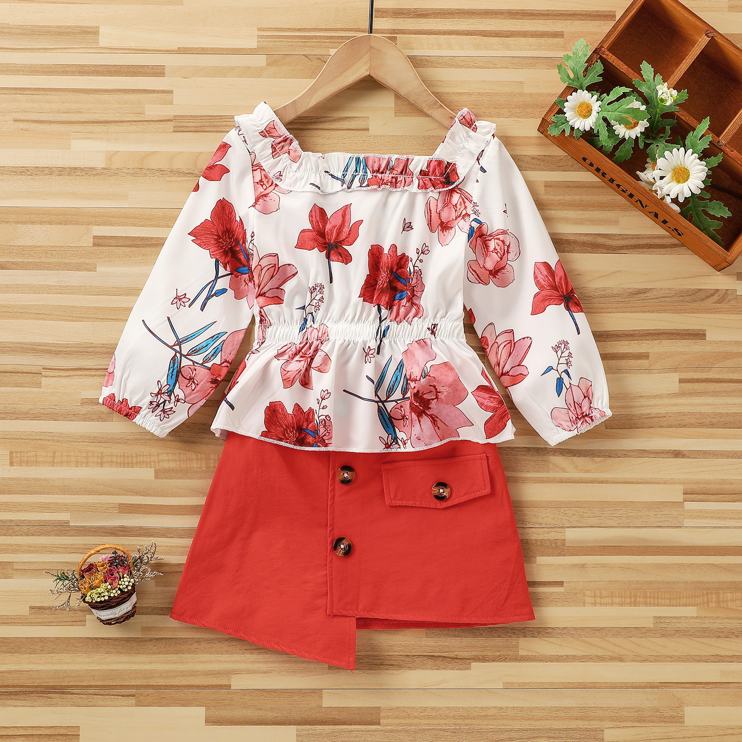 

2-piece Toddler Girl Ruffle Square Neck Floral Print Long-sleeve Blouse and Irregular Button Design Skirt Set
