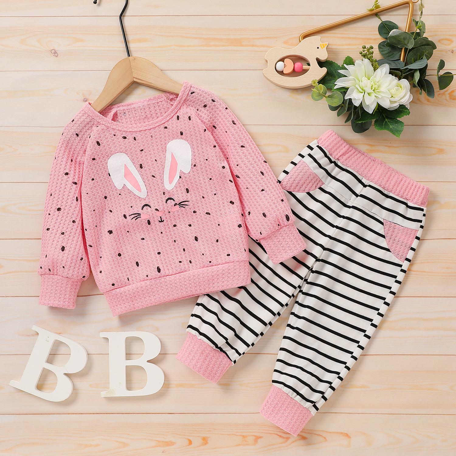 

2pcs Baby Cartoon Rabbit Print Long-sleeve Waffle Pullover and Striped Trousers Set