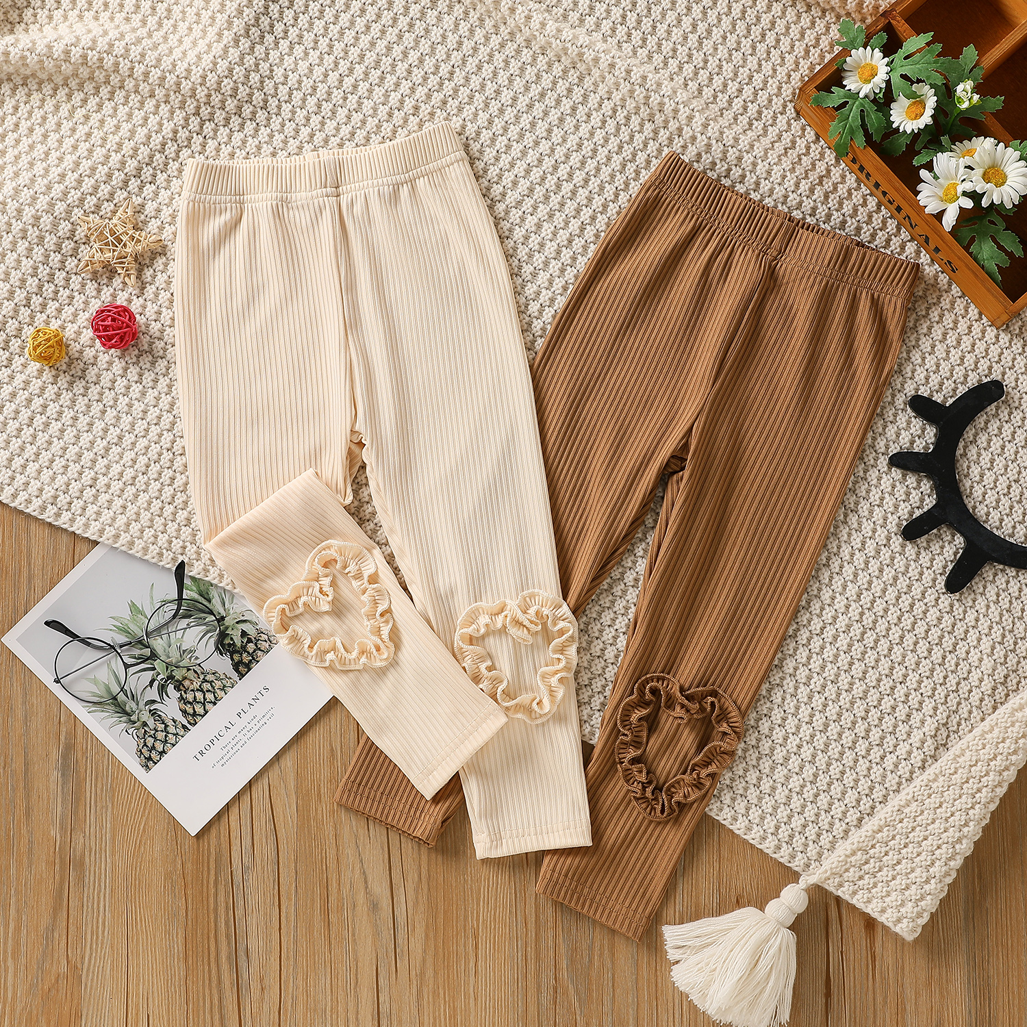 

Toddler Girl Ruffled Heart Pattern Ribbed Solid Color Leggings
