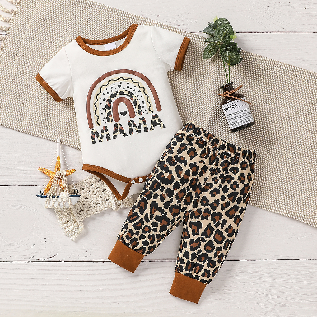 

2pcs Baby Boy/Girl Rainbow and Letter Print Short-sleeve Romper with Leopard Trousers Set