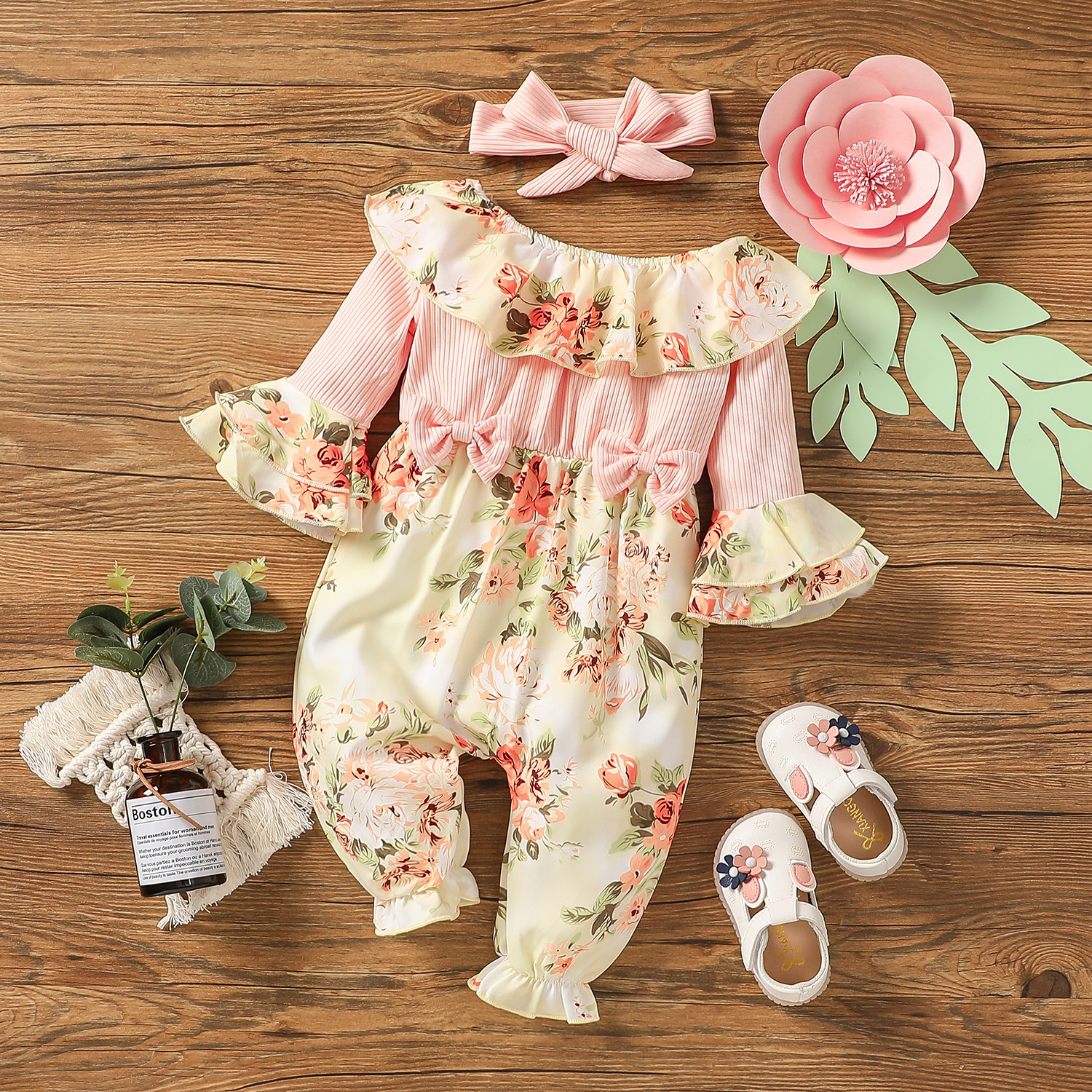 

2pcs Baby Girl Pink Ribbed Off Shoulder Floral Print Ruffle Collar Long Bell Sleeve Jumpsuit with Headband Set