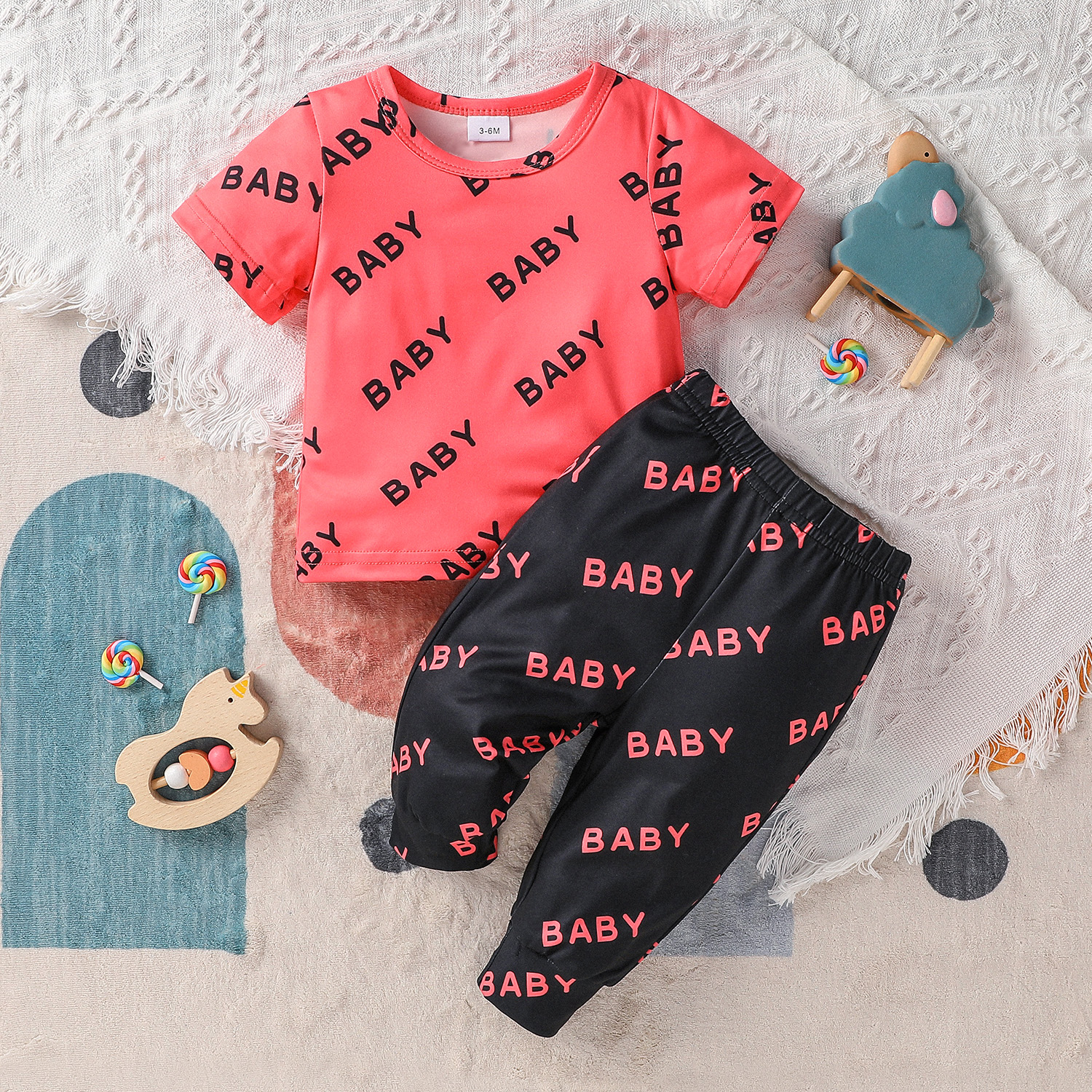 

2pcs Baby Girl All Over Letter Print Short-sleeve T-shirt and Trousers Set