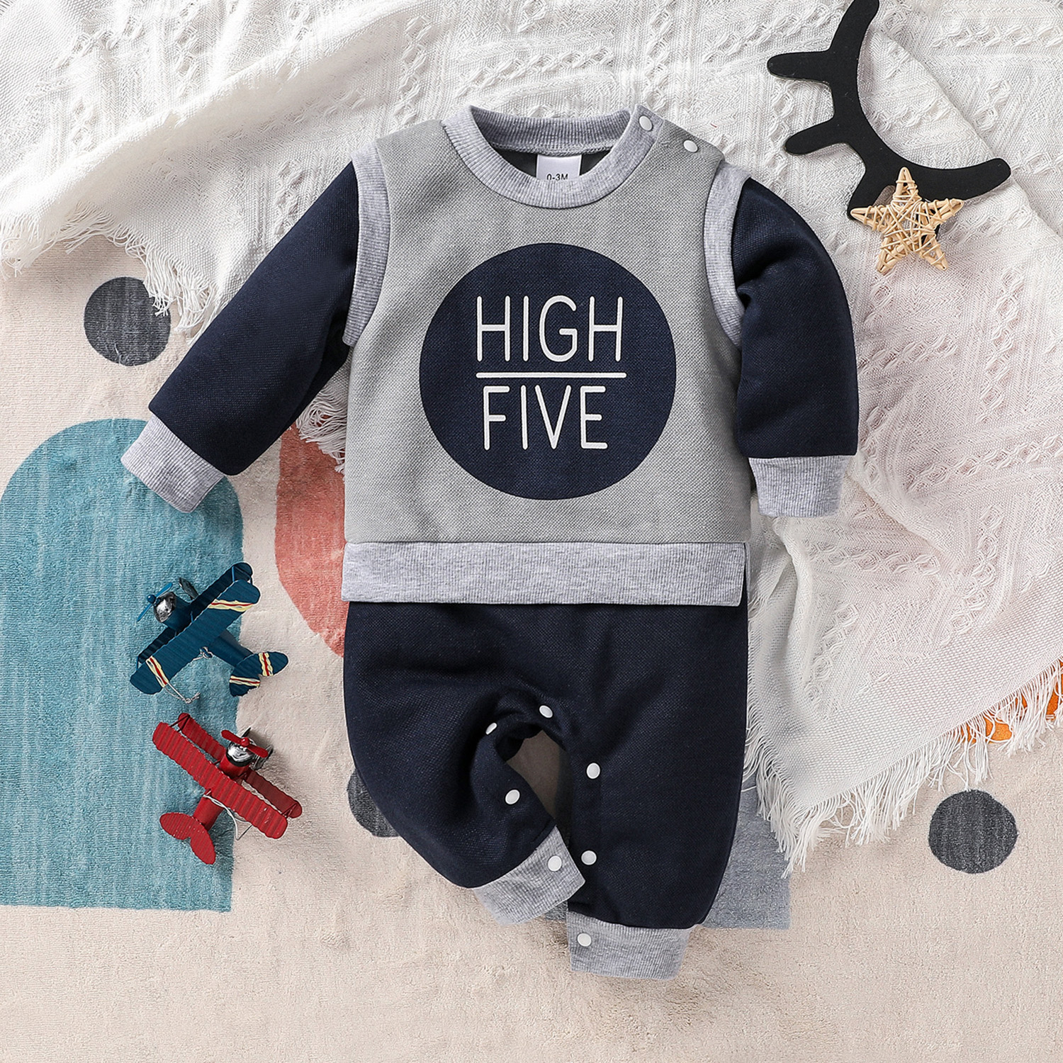 

Baby Boy/Girl Letter Print Colorblock Long-sleeve Jumpsuit