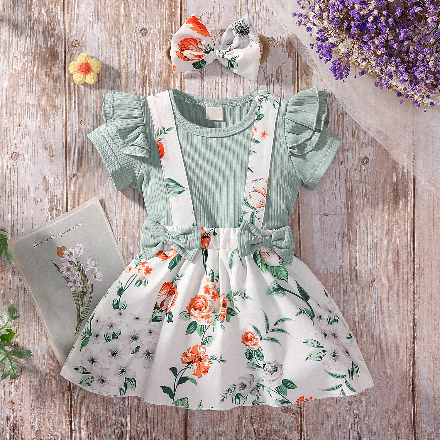 

3pcs Baby Girl Solid Ribbed Ruffle Short-sleeve Top and Floral Print Suspender Skirt with Headband Set