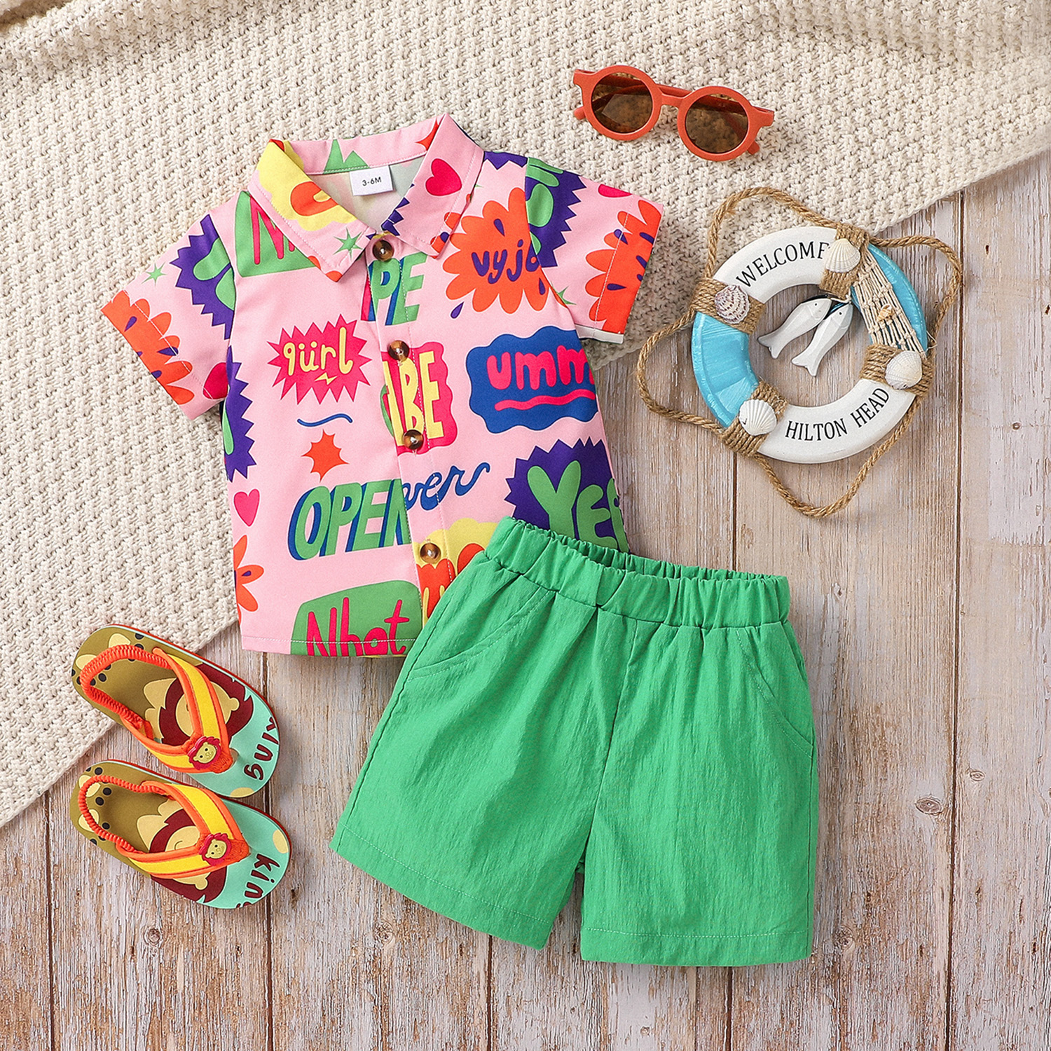 

2pcs Baby Boy All Over Letter Print Short-sleeve Button Up Shirt and Solid Shorts Set
