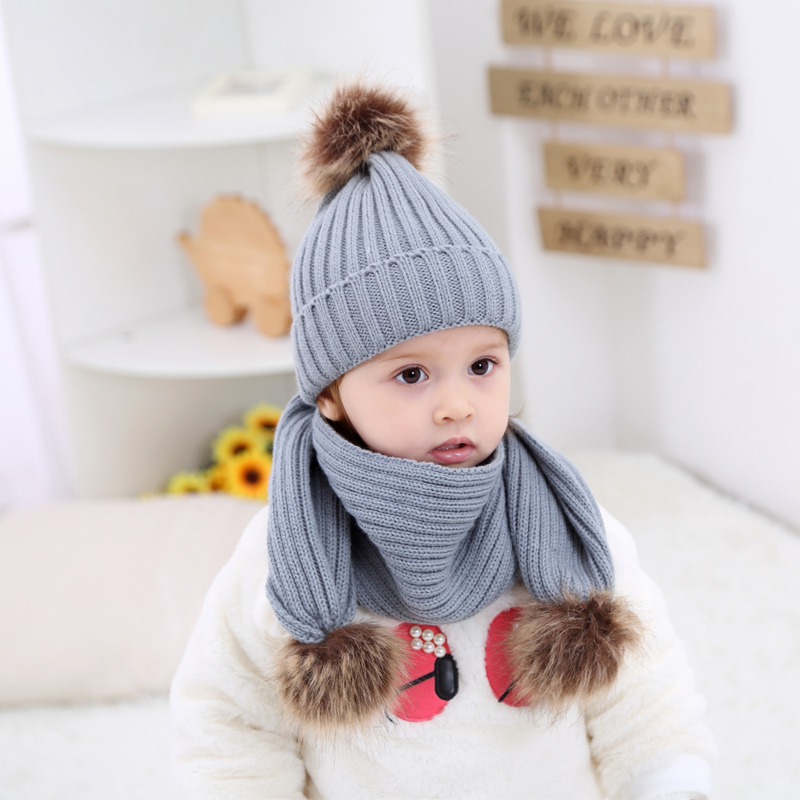 

2-piece Baby / Toddler Solid Pompon Knitted Hat with Scarf Set