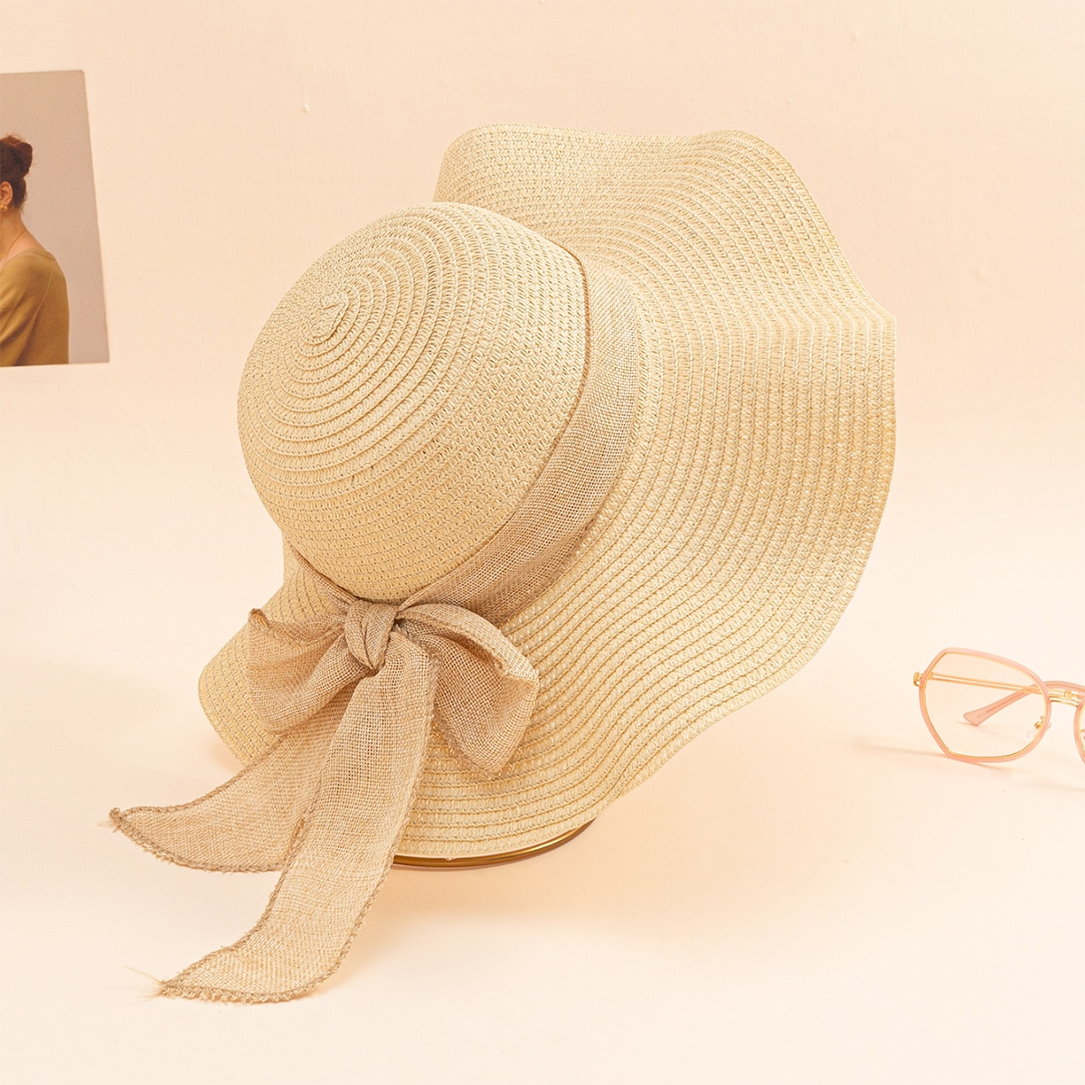

Women Big Bow Decor Ruffled Straw Hat