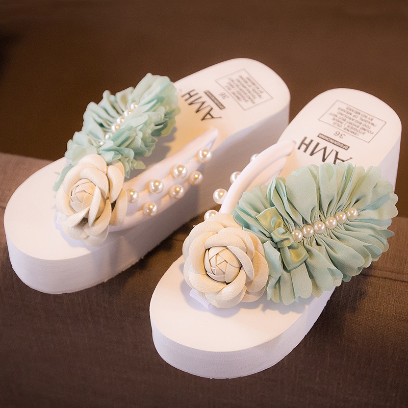 

Casual Flower and Leaf Decor Wedge Beach Slippers