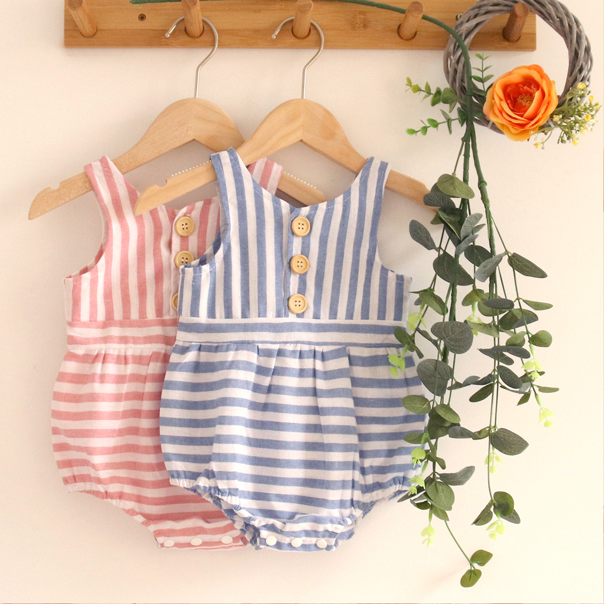 

Stripe Print Sleeveless Baby Romper