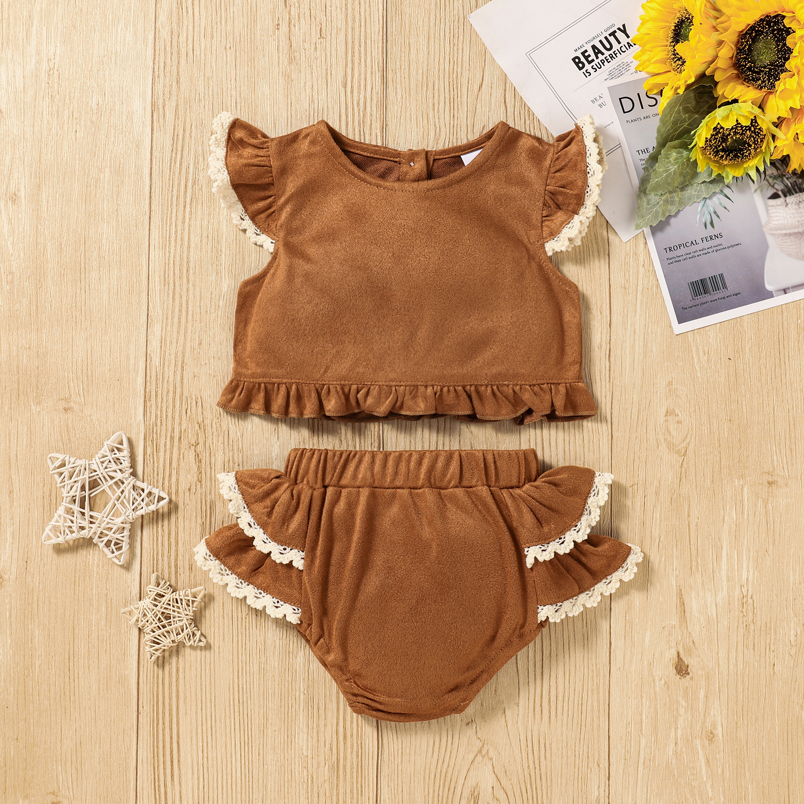 

2pcs Solid Color Flutter-sleeve Brown Velvet Baby Set