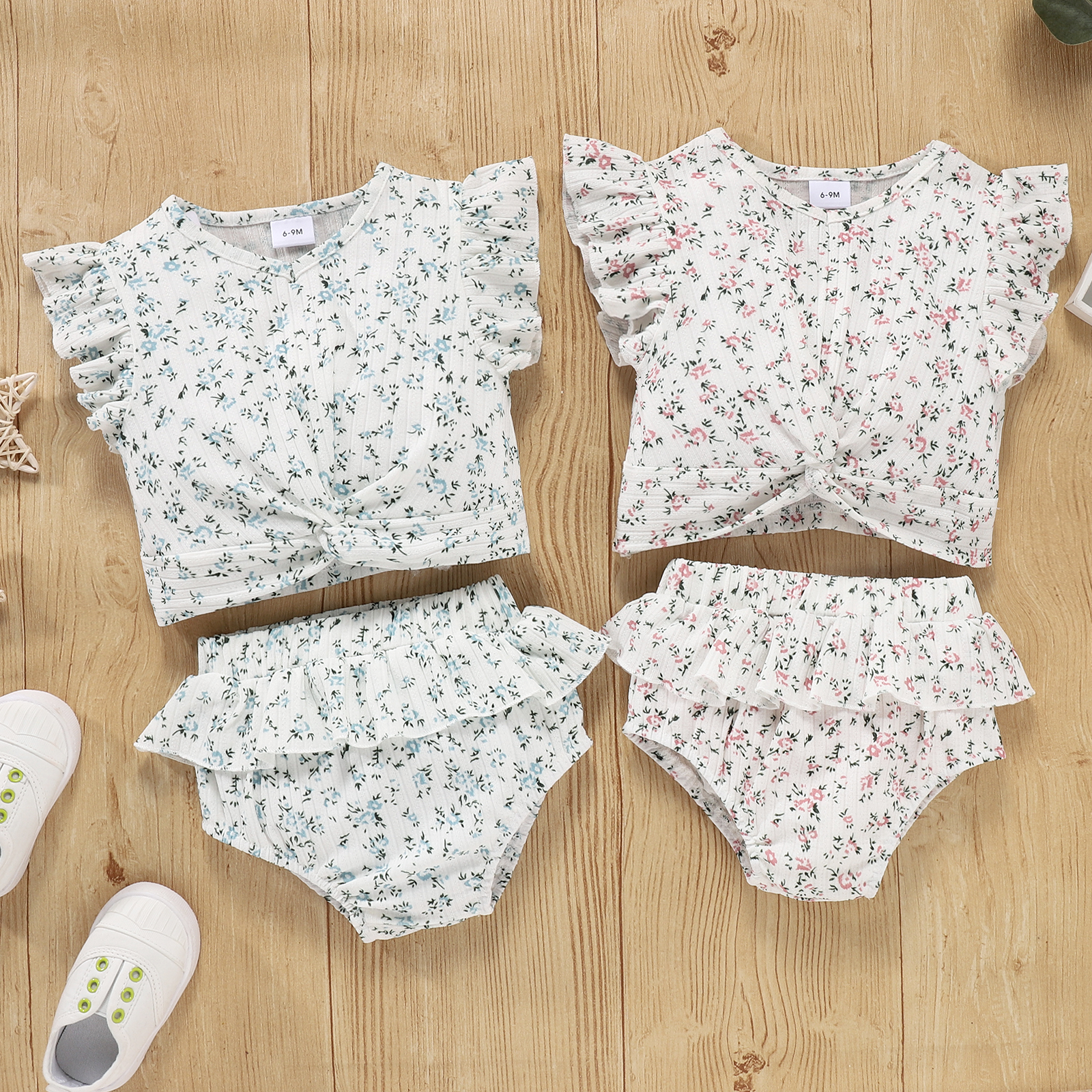 

2pcs Floral Print Flutter-sleeve Baby Set