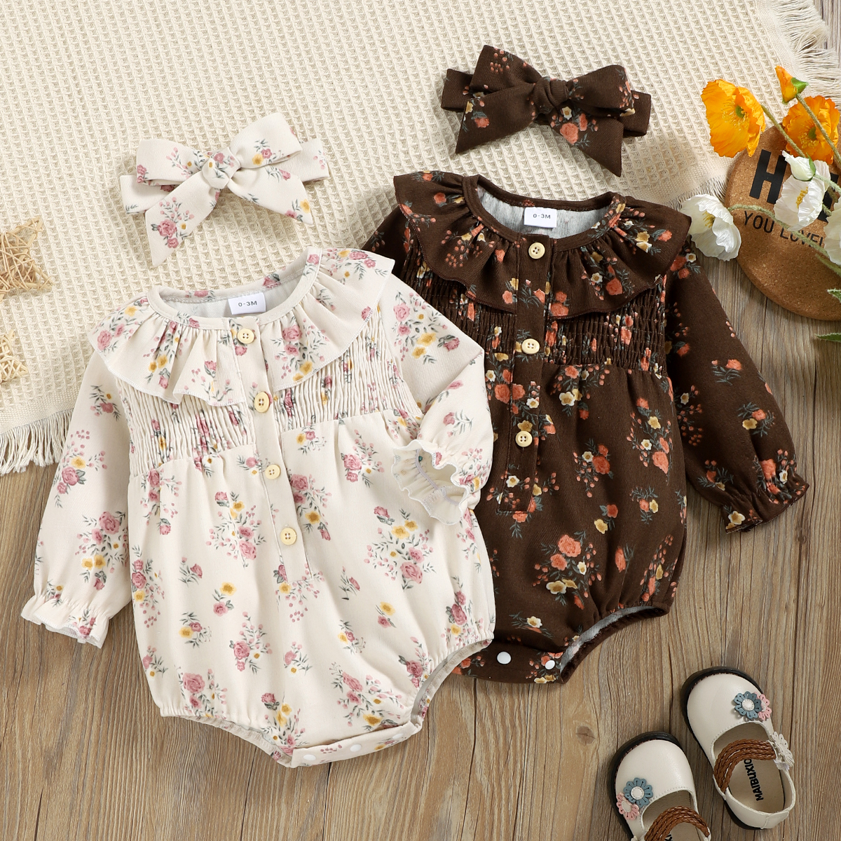 

2pcs Baby Girl Floral Print Ruffle Shirred Long-sleeve Romper Set