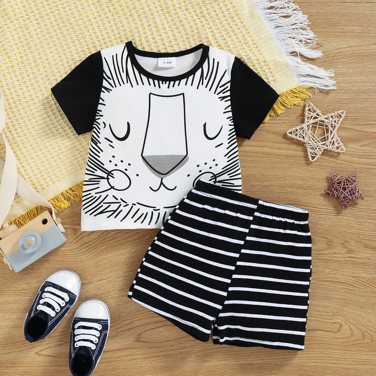 

2pcs Baby Boy Short-sleeve Cartoon Lion Print T-shirt and Striped Shorts Set